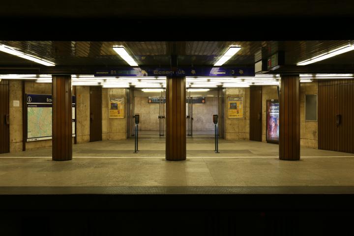 Ecseri út metróállomás
